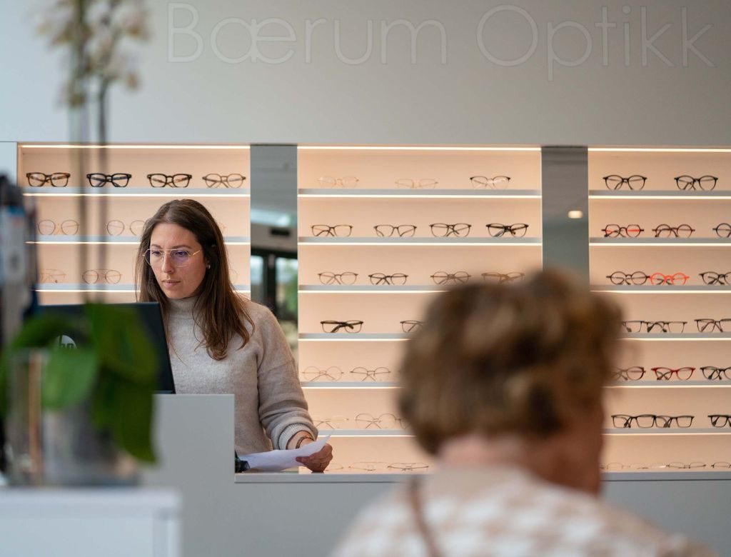 Aurora Willbergh Taksdal, fagsjef hos Bærum Optikk er glad for å kunne tilby kundene det nye Eyecheck-systemet. Alle foto: Erik G. Vangsnes.